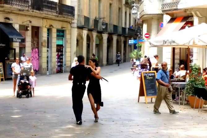 Barcelona Highlights with a Local Friend - Learning About the Arc de Triomf