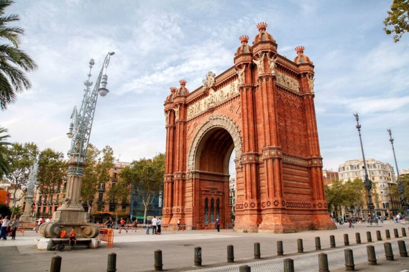 Barcelona Historical 3-Hour Bike Tour - Why This Tour Appeals to Art and History Enthusiasts