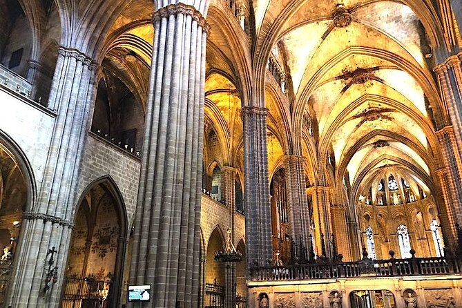 Barcelona in a Day Tour: Sagrada Familia, Park Guell and Old Town - The Scenic Ride to Gaudí’s Masterpieces