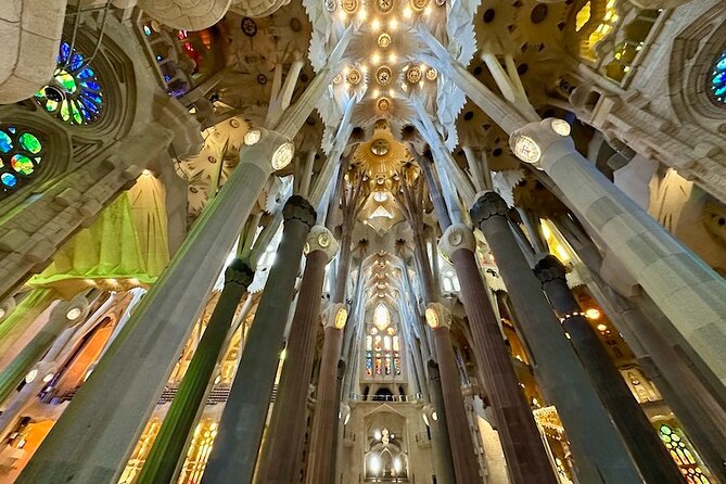 Barcelona in a Day Tour: Sagrada Familia, Park Guell and Old Town - The Main Attraction: Sagrada Família