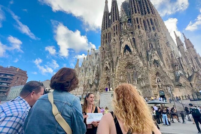 Barcelona in a Day Tour: Sagrada Familia, Park Guell and Old Town - Practical Tips and Considerations