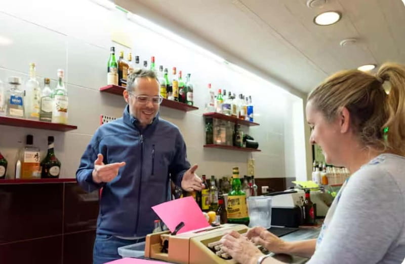 Barcelona: Letter Writing Experience on Vintage Typewriters - Personal Coaching and Writing Prompts