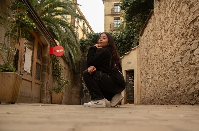 Barcelona: Macba, Private Photo Experience - The Art of Posing and Directing by Sane Alcorta