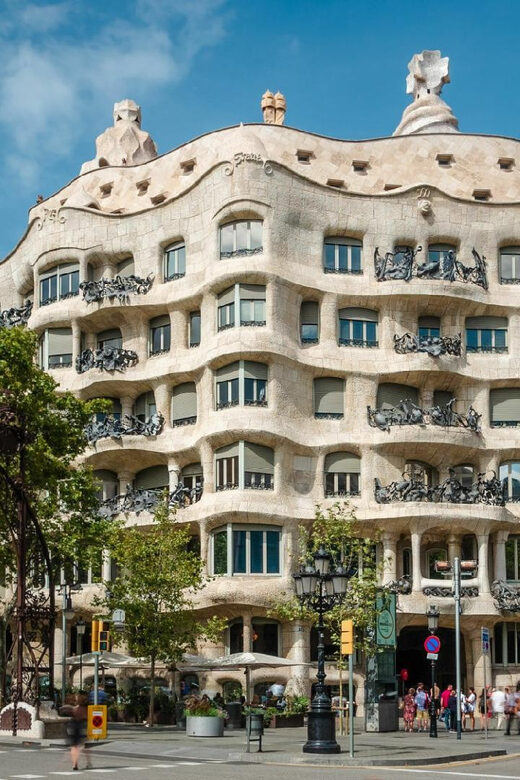 Barcelona: Modernism Gaudi Architectural Walking Tour - Practical Details: Meeting Point and Group Size