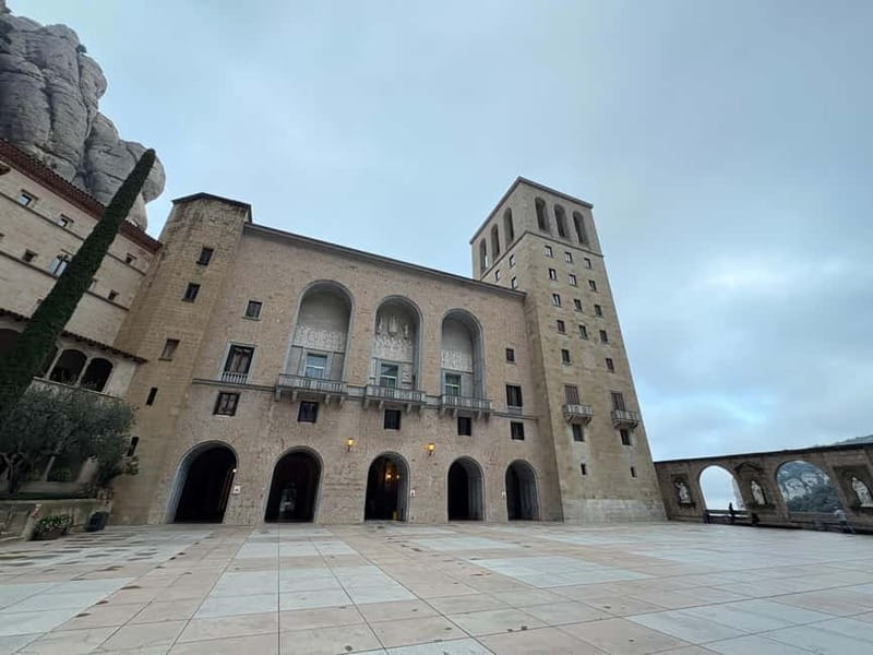 Barcelona: Montserrat afternoon tour, easy hike & boys choir - Who Should Consider This Montserrat Tour