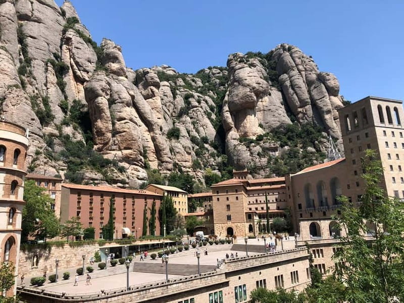 Barcelona: Montserrat Tour, Transfers & Basilica Entry - Starting Point and Transportation Logistics