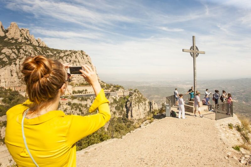 Barcelona: Montserrat with Winery Visit and Farmhouse Lunch - Convenience and Logistics of the Tour