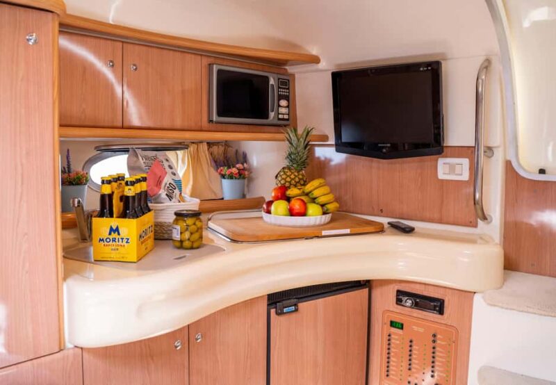 Barcelona: Night on a private Yatch with romantic dinner - An Overnight Stay in a Cozy Cabin