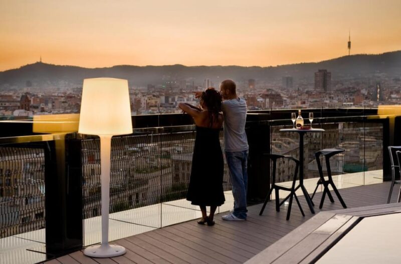 Barcelona: Night Walking Tour in the Heart of the Movida - Exploring the Old City of Barcelona at Night