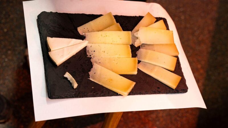 Barcelona: Old Markets with Tasting Tapas E-bike Tour - Insightful Commentary from a Knowledgeable Guide