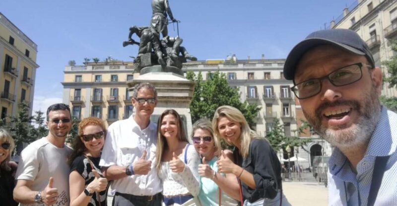 Barcelona: Old Town and Gothic Quarter Walking Tour - Vibrant Streets and Markets along La Rambla