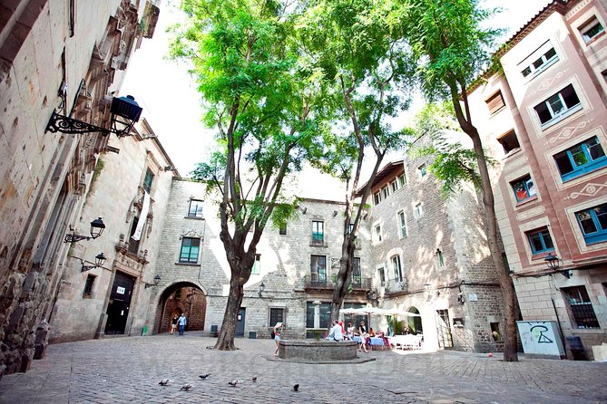 Barcelona Old Town and Gothic Quarter Walking Tour - Exploring La Boquería Market’s Colorful Stalls