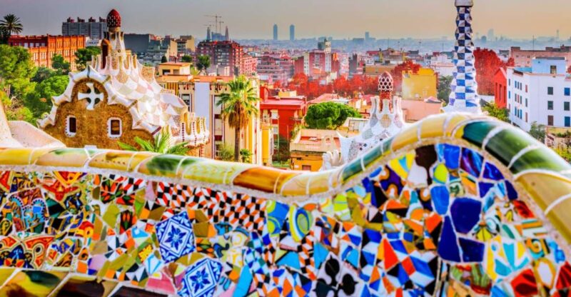 Barcelona Old Town and Top Attractions Private Car Tour - The Surreal World of Gaudí: Sagrada Familia and Park Güell
