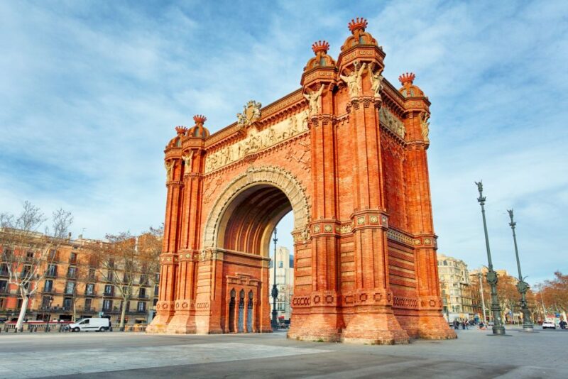 Barcelona Old Town and Top Attractions Private Car Tour - The Complete 7-Hour Tour: A Full-Day Immersion