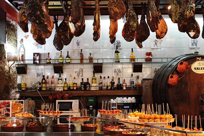 Barcelona Old Town Night Small Group Tour with Tapas & Flamenco - Exploring Las Ramblas and Its Local Flavors