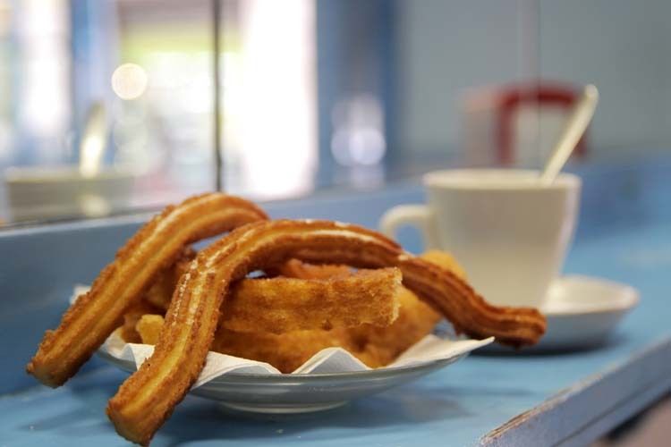 Barcelona: Old Town Tapas & Paella Food Tour with 8 Tastings - Paella and the Mediterranean Atmosphere