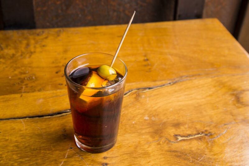 Barcelona: Old Town Tapas & Paella Food Tour with 8 Tastings - Logistics and Group Experience