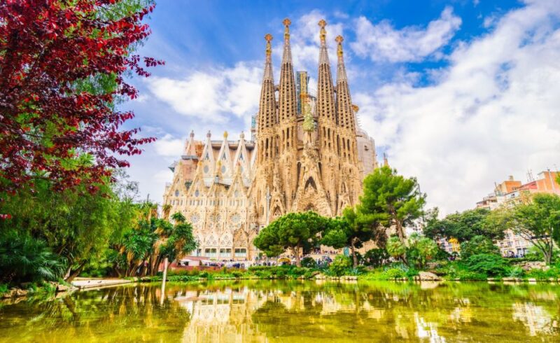 Barcelona Old Town Tour with Family-friendly Attractions - Explore Barcelona’s Old Town with Family-Friendly Attractions for an Engaging Day