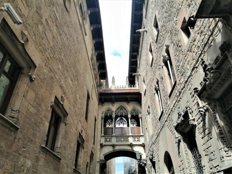 Barcelona Old Town Tour With Optional Flamenco Show - The Stops: Roman Roots, Public Art, and Iconic Landmarks