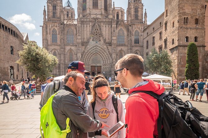 Barcelona Old Town Walking Tour & Panoramic Views - The Most Popular Pedestrian Street and Its Atmosphere
