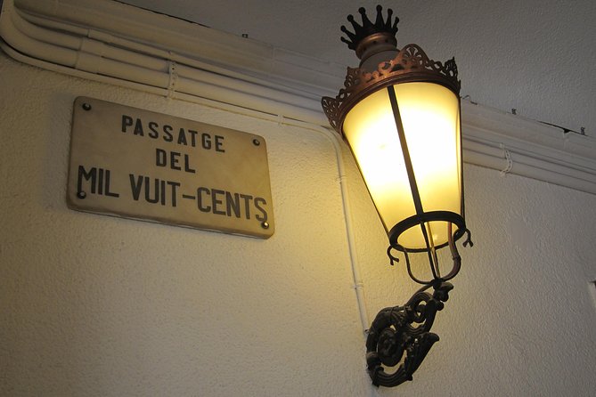 Barcelona Old Town walking tour with official guide - Discover the Historic Core of Barcelona: The Gothic Quarter