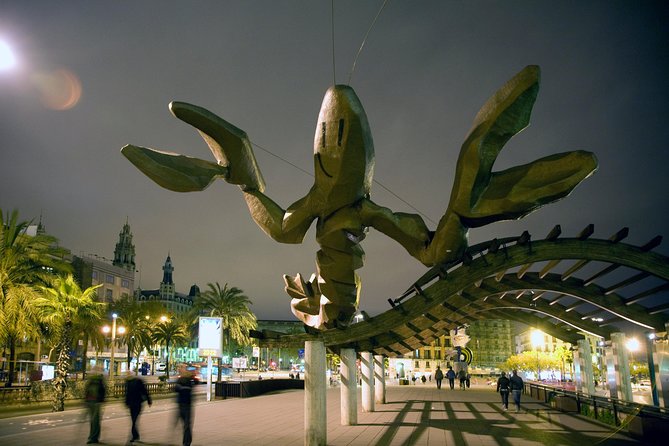 Barcelona Old Town walking tour with official guide - Experience La Rambla and the Vibrant Placa Reial