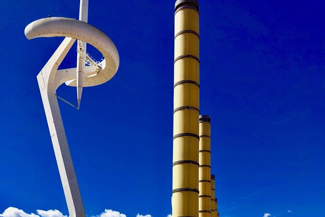 Barcelona Panoramic Walking Tour - Discover Montjuic - Guide Expertise and Visitor Experience