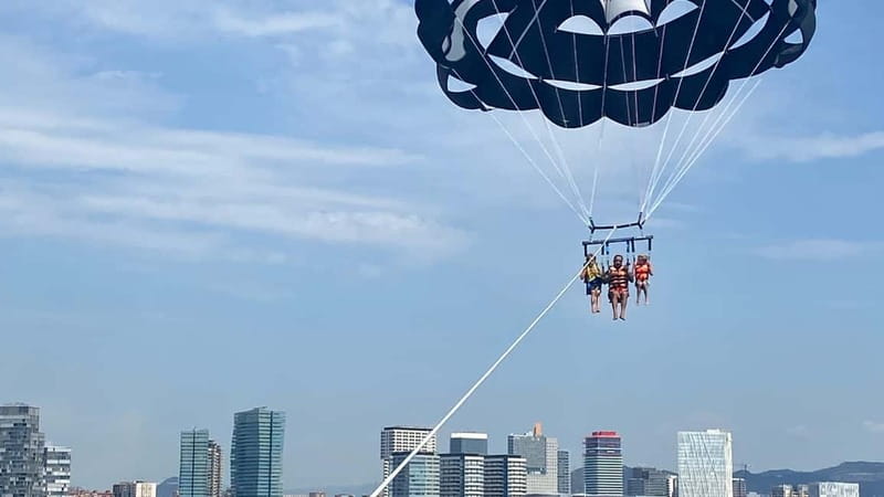 Barcelona: Parasailing with panoramic views over the sea - Safety Equipment and Inclusions