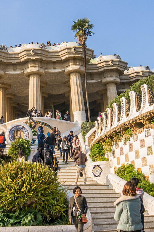 Barcelona: Park Güell Guided Tour - Managing Crowds and Tour Duration