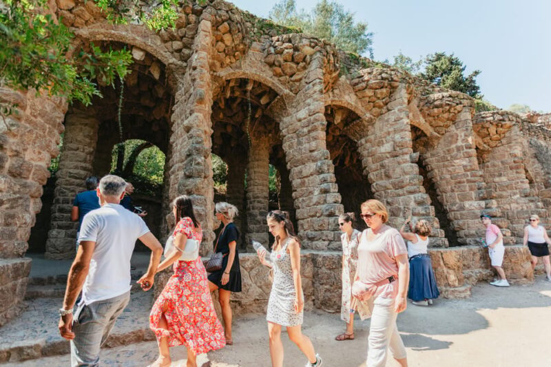 Barcelona: Park Güell Guided Tour & Priority Access - Practical Details: Meeting Points and Accessibility