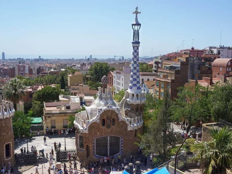 Barcelona: Park Güell Guided Tour with Skip-the-line Entry - Walking Through the Monumental Zone