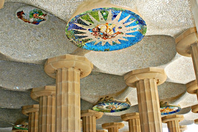 Barcelona: Park Guell Guided Tour with Skip the Line Ticket - Practical Details: Meeting Point and Access