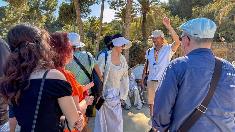 Barcelona: Park Güell Guided Tour with Skip the Line Ticket - Practical Details: Meeting Point, Accessibility, and Booking Options
