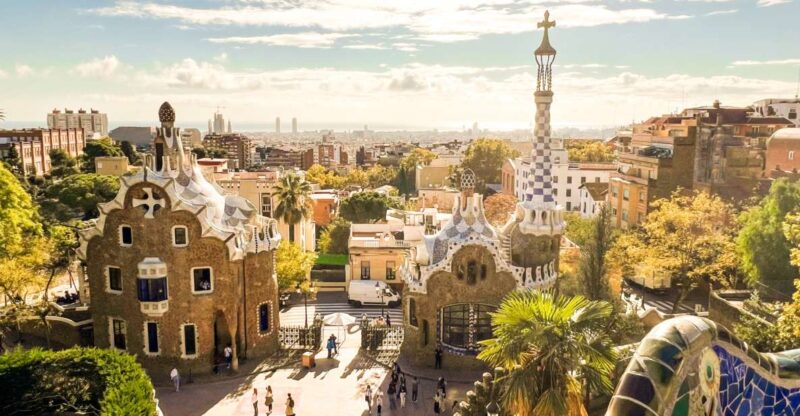 Barcelona: Park Güell & La Sagrada Familia Tickets and Tour - The Expertise and Style of Guides