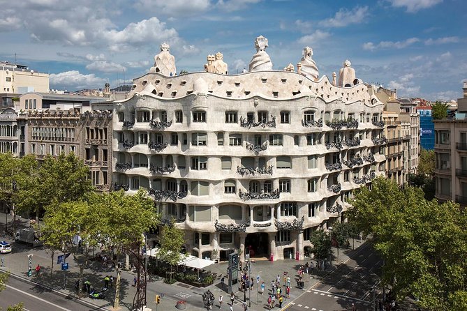 Barcelona Pass: Save up to 50% - Includes Sagrada Familia - Guided Tours of Park Güell and Poble Espanyol