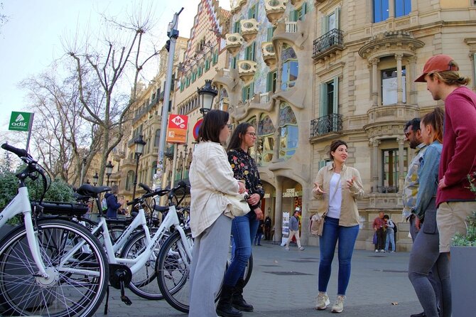 Barcelona Photo Highlights eBike Small Group Tour - Exploring the Iconic Sagrada Familia from the Outside