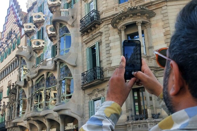 Barcelona Photo Highlights eBike Small Group Tour - Capturing the Historic and Beachfront Icons