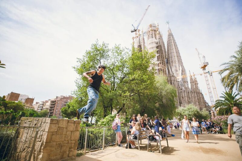 Barcelona: Photographic Madness at the Sagrada Familia - Pricing and Cancellation Policies