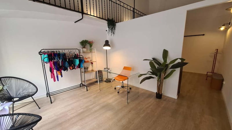 Barcelona: Pole Dancing Class - Practical Details: Duration, Group Size, and Booking Flexibility