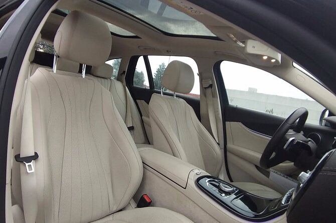 Barcelona Port to Barcelona AirportBCN Departure Private Transfer - Flexibility for Large Groups and Multiple Luggage Needs