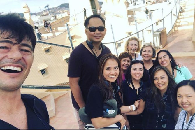 Barcelona Premium: Gothic, Montjuic, Sagrada Familia & Park Güell - Visiting the National Art Museum and Driving Past Casa Batlló