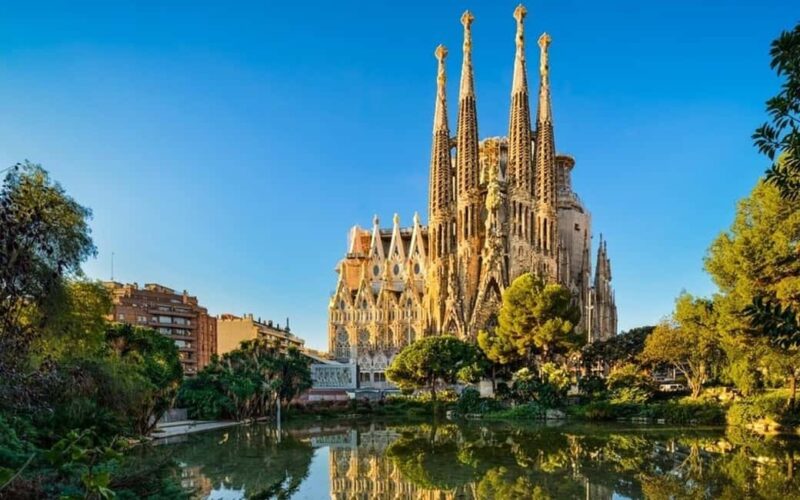 Barcelona: Private 2-Hour Best of Barcelona In-city Tour - Exploring Barcelonas Architectural Masterpieces