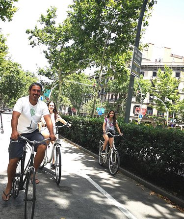 Barcelona Private Bike/eBike Tour & Sagrada Familia Tickets - Antoni Gaudí’s Genius at Casa Mila and Casa Batlló