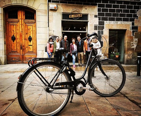 Barcelona Private Bike/eBike Tour & Sagrada Familia Tickets - Exploring Historical and Cultural Sites in El Born