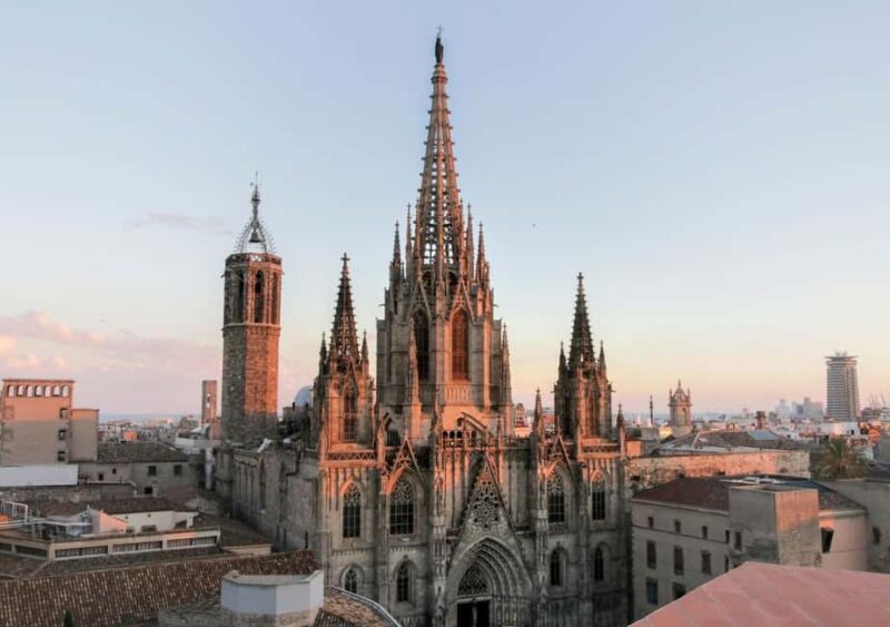 Barcelona: Private Cathedral Tour with Rooftop Access - Skip-the-Line Access to the Iconic Barcelona Cathedral