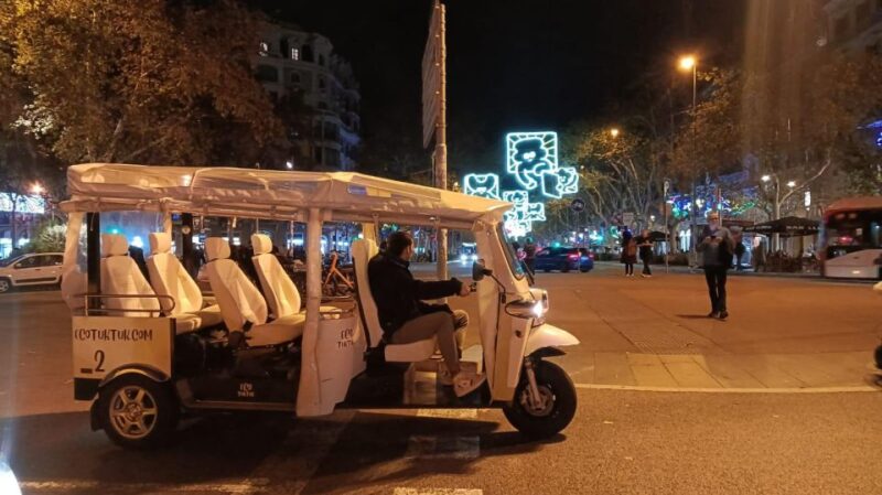 Barcelona: Private Christmas Lights Tour by Eco Tuk Tuk - Exploring Rambla de Catalunya, Plaça de Catalunya, and Urquinaona Square