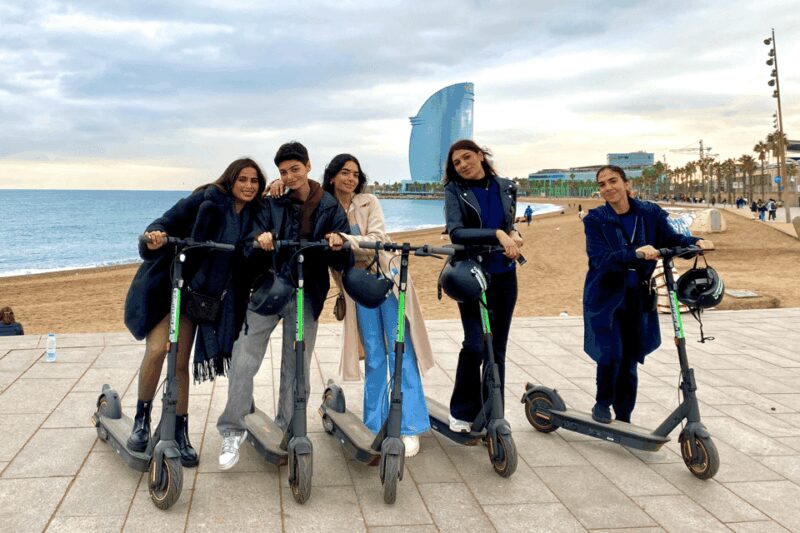 Barcelona: Private E-bike Tour or E-Scooter - Exploring the Green Heart: Ciutadella Park and the Arc de Triomf