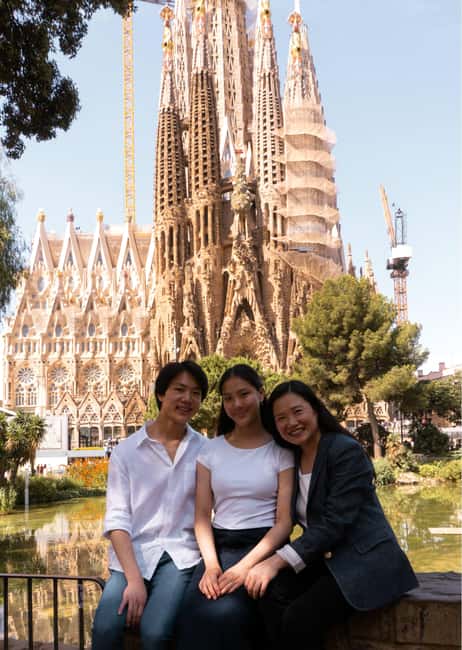 Barcelona - Private Family Photoshoot at Sagrada Familia - An Intimate, Personalized Photoshoot Next to Sagrada Familia