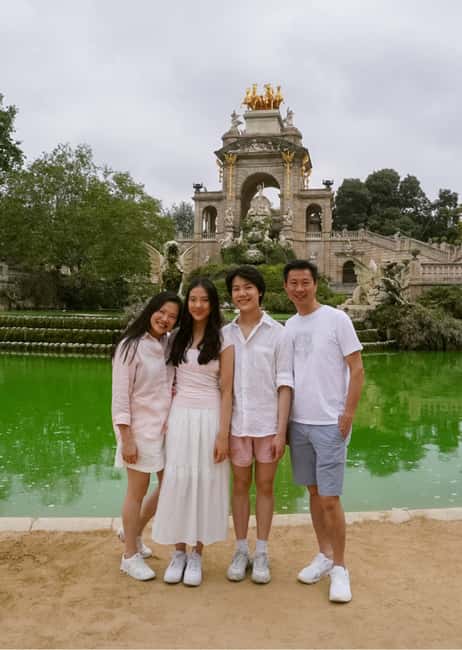 Barcelona - Private Family Photoshoot at Sagrada Familia - Full Posing Guidance for Natural, Confident Photos