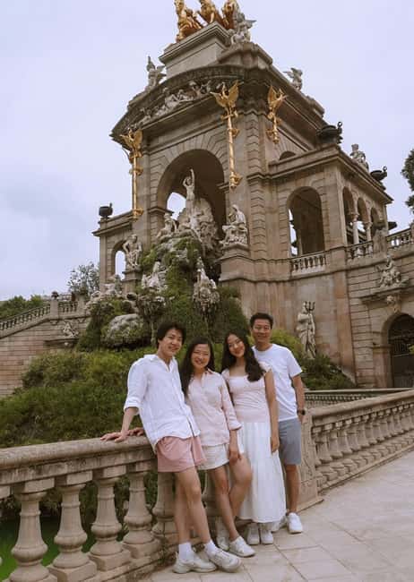 Barcelona - Private Family Photoshoot at Sagrada Familia - Optional Professional Makeup for a Glamorous Touch
